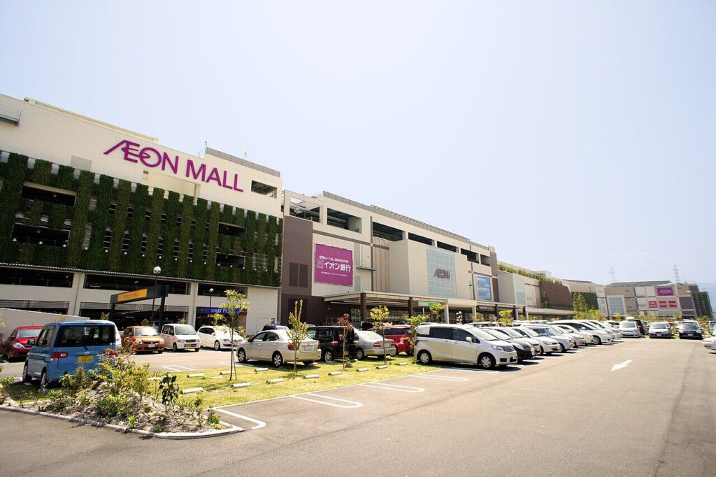 当店は「イオンモール伊丹昆陽店１階（旧リアット！店舗跡）」で令和8年2月より営業。
 駐車場は無料ですので、お買い物ついでにも是非ご愛用品修理、お持ちくださいませ。